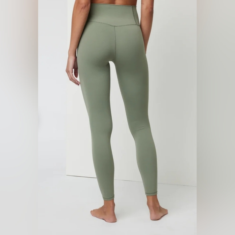 Vuori All The Feels Sage Green Leggings - Picture 2 of 6